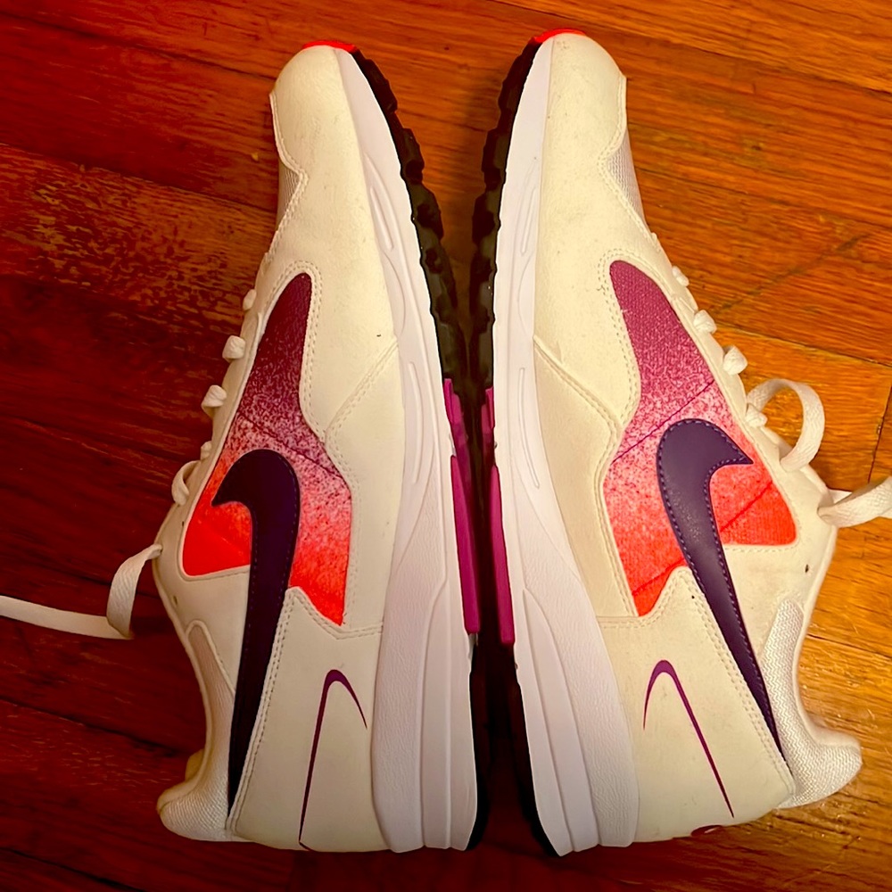 Nike Skylon II - Men Size 11, White-Court Purple-Solar Red. Box included
